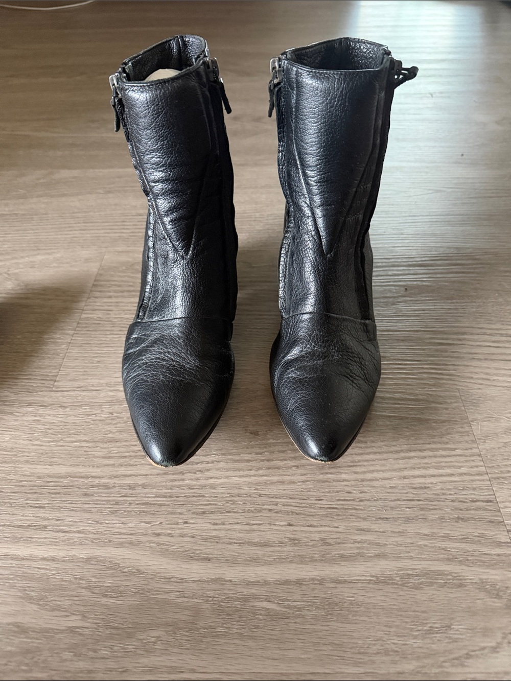 Italian vero cuoio  Black Leather Pointed-Heel Ankle Boots